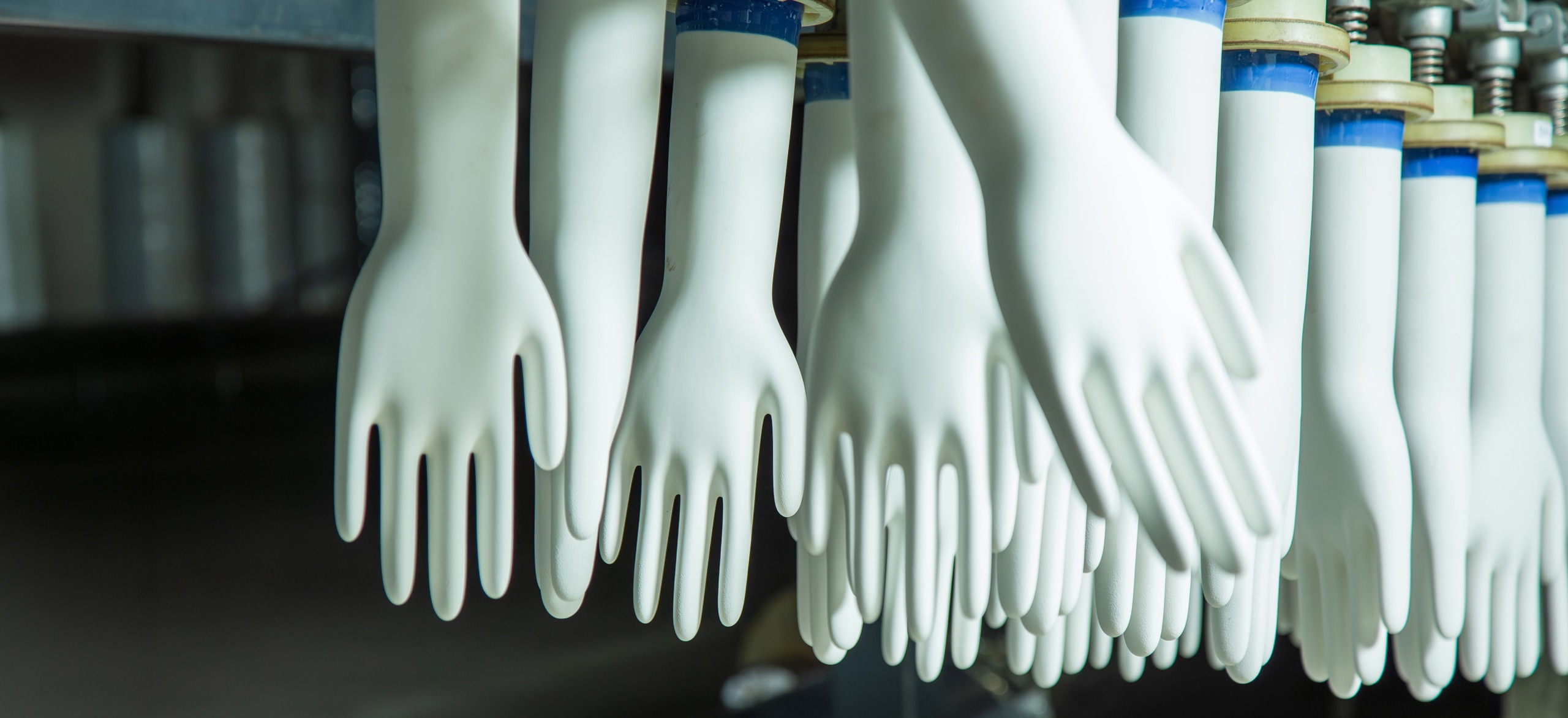 Nitril-Einmalhandschuhe in der Produktion